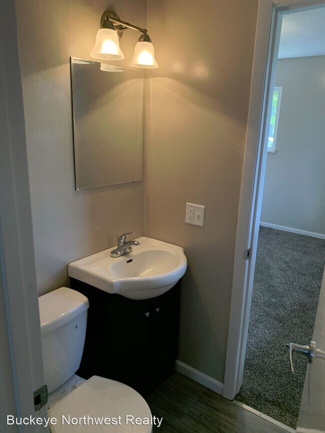 Building Photo - 3 br, 1.5 bath House - 554 Williamsville Ave