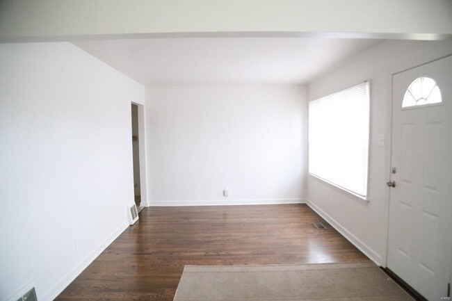 Building Photo - 840 Pershall Rd