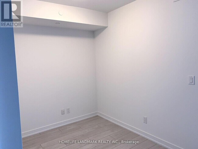 Photo du bâtiment - 2033 Kennedy Rd