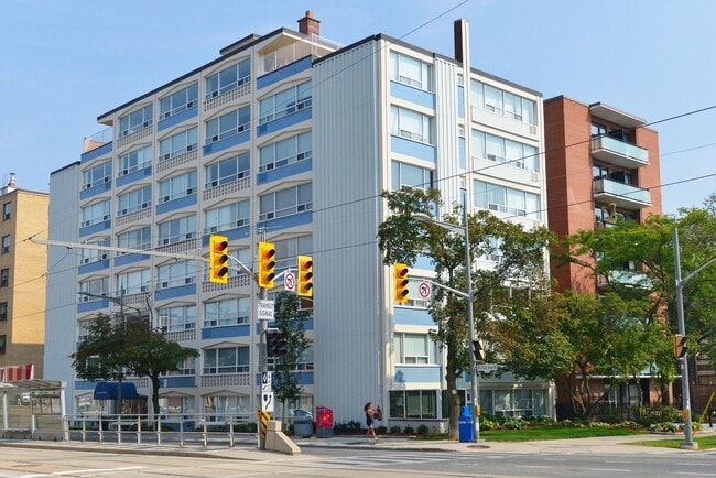 Building Photo - 265 Russell Hill Road