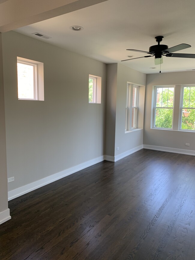 Foto del edificio - 5315 W Montrose Ave