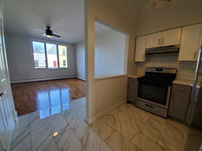 Building Photo - 137 Griffith St