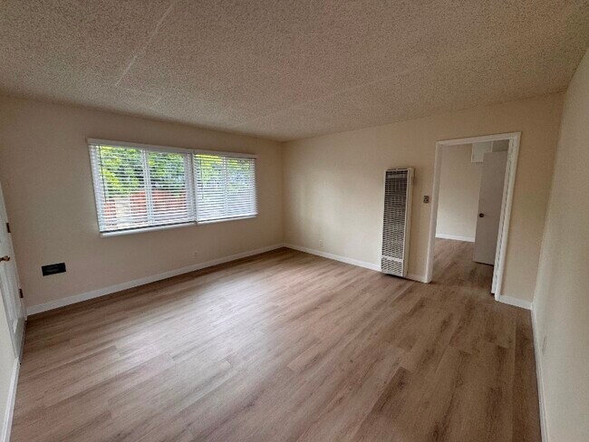 Foto del edificio - 24707 Cypress St