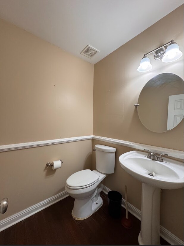 Foto del edificio - Spacious 3-Bedroom Condo with Modern Amenities in Prime Greenville Location