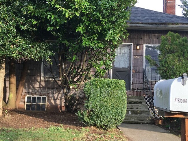 Building Photo - 3203 K St