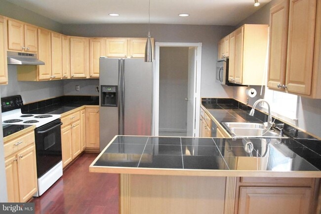 Building Photo - 936 Longfellow Ct