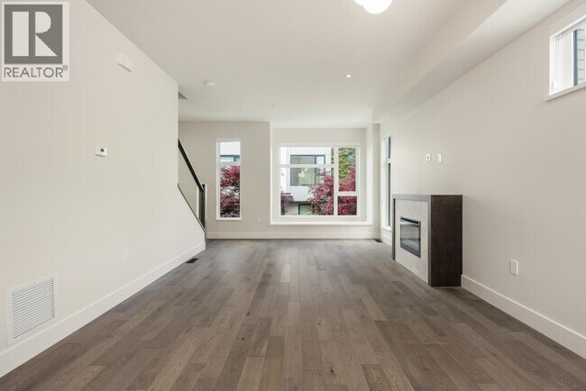Photo du bâtiment - 6070 Oak St