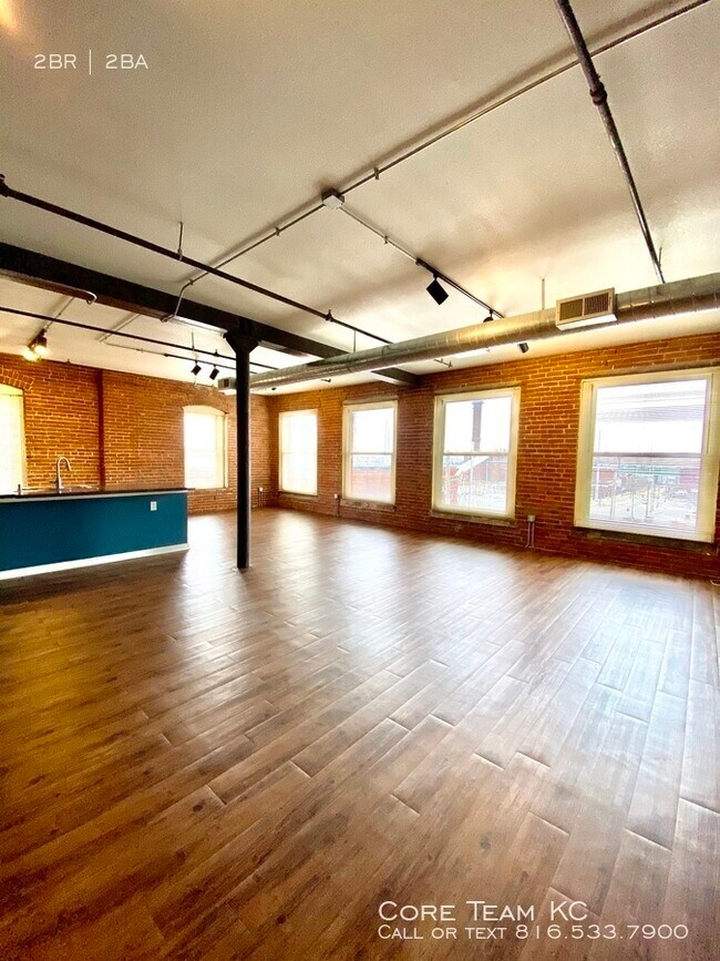 Building Photo - 2 Bedroom Loft in the River Market!