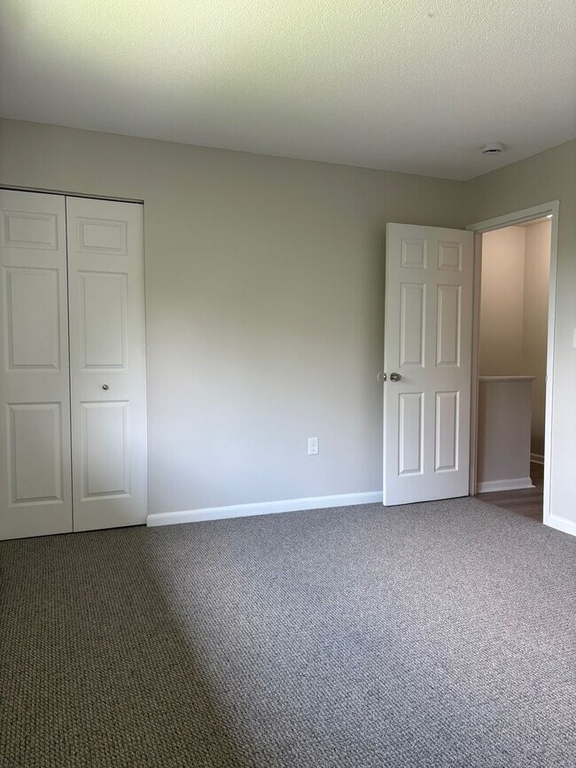 Foto del edificio - Spacious 2 Bedroom Townhouse