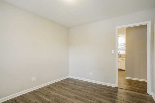 Building Photo - 100 Princess Cres