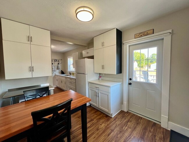 Building Photo - Beautifully Renovated & Fully Furnished Home in Peoria Heights!