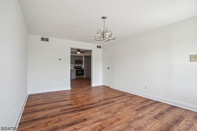 Building Photo - 1006 Unicorn Way
