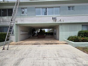 Building Photo - 2250 Bay Dr