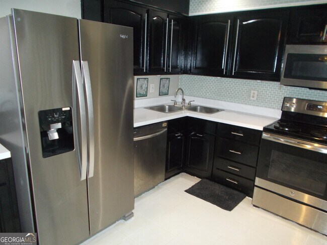 Building Photo - 1070 Country Ct