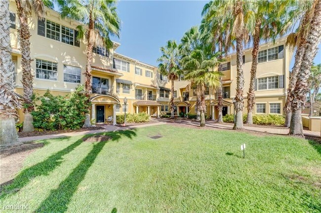 Foto del edificio - 3 br, 3 bath House - 815 S Fort Harrison Ave