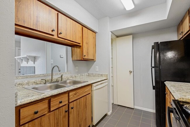 Building Photo - 18511 Egret Bay Blvd
