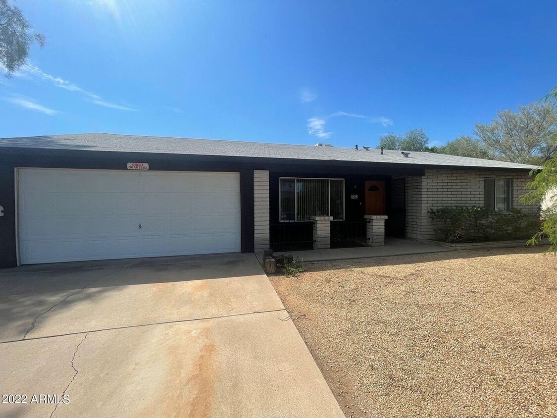 Foto principal - 3 Bed 2 Bath Phoenix Home with a Pool