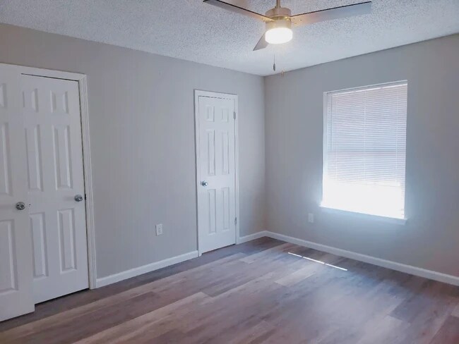 Building Photo - Knollwood