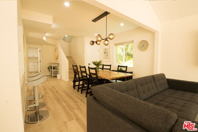 Foto del edificio - 9042 Phyllis Ave