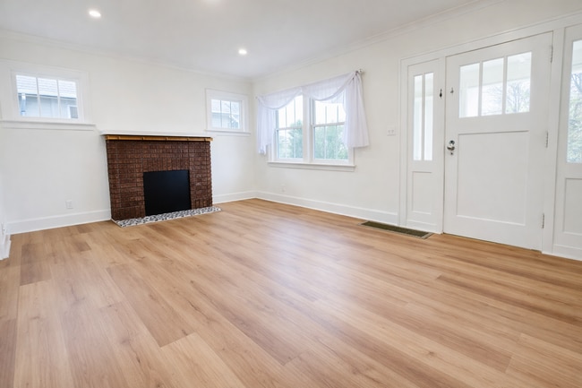 Building Photo - Charming Freshly Remodeled Home Steps from Kendall Yards & Centennial Trail