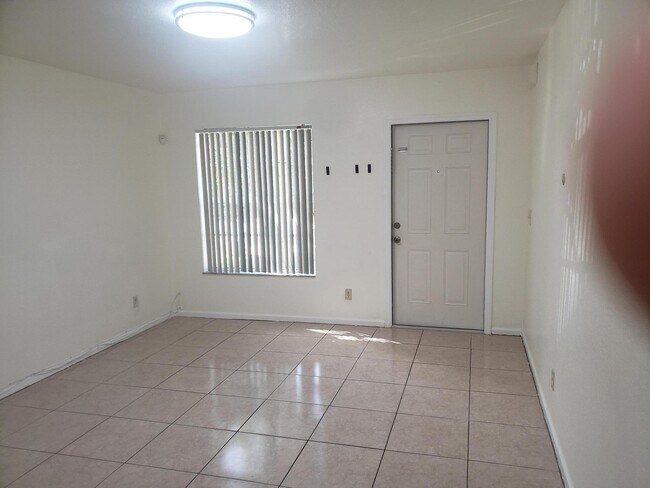 Foto del edificio - 8587 SW 23rd Ct