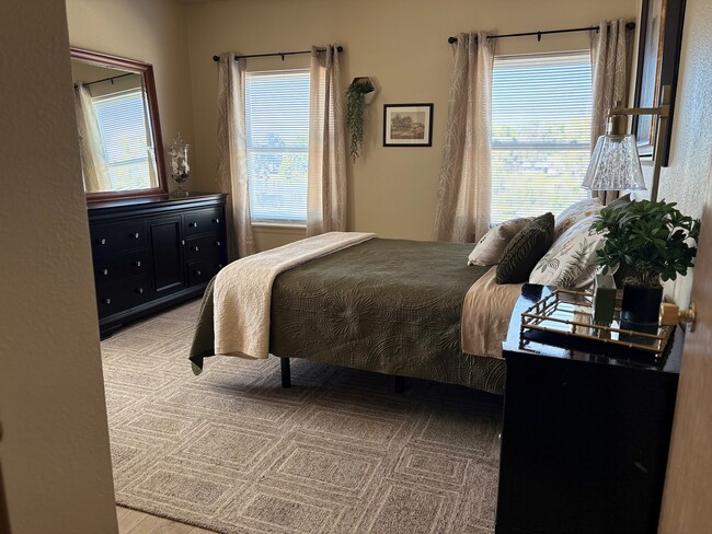 DORMITORIO PRINCIPAL - 125 W Main St