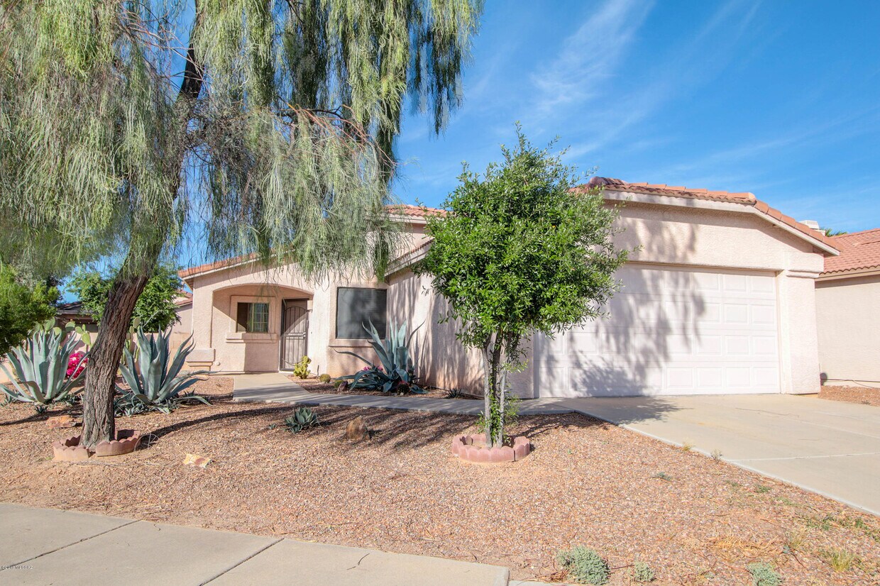 Primary Photo - 6622 W Wenden Way