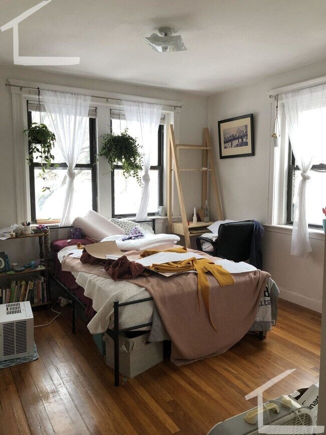Building Photo - HOT BRIGHTON LISTING!!!!