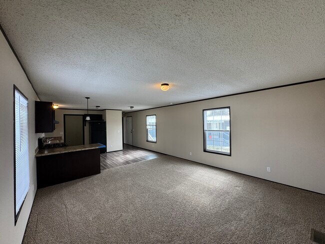 Foto del edificio - 32 Armstrong Ave