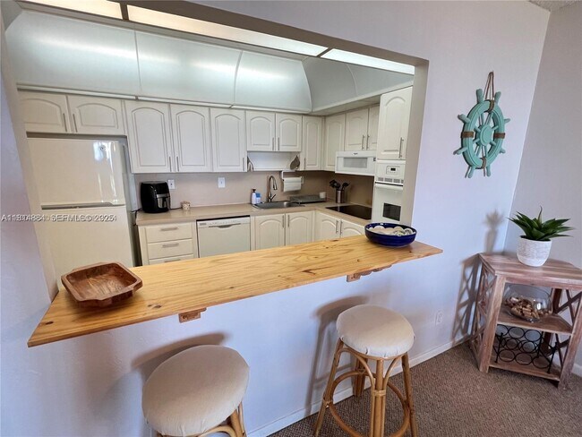 Foto del edificio - 19380 Collins Ave