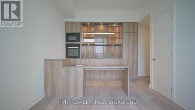 Photo du bâtiment - 11-4211 Yorkville Ave