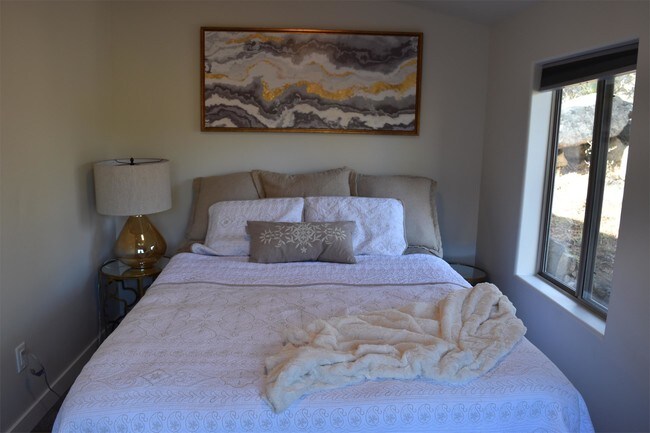 Foto del edificio - 864 W Pine Knoll Dr