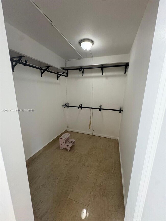 Foto del edificio - 15003 Coconut Ct
