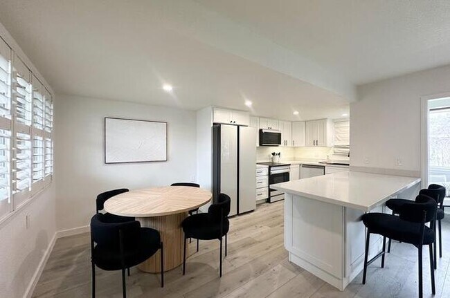 Foto del edificio - 14225 Lora Dr