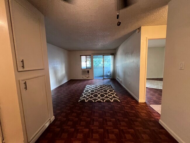 Foto del edificio - 423 Gregory Ln