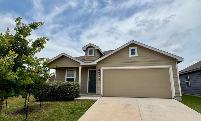 Building Photo - 4 BR / 2 BA - 1,667 SF in San Antonio - WA...