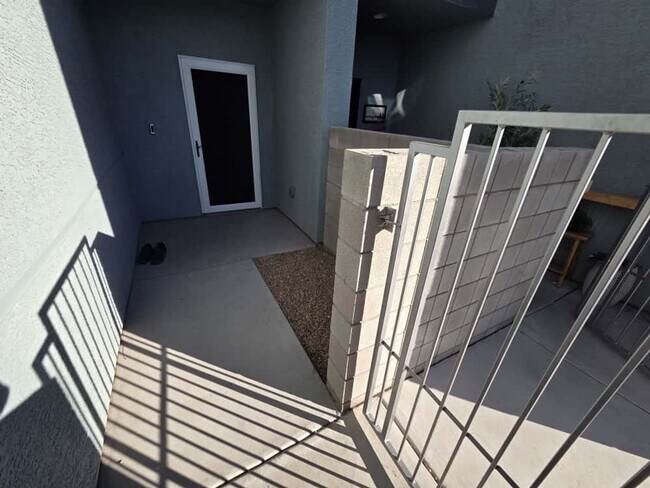 Foto del edificio - Modern 4-Bedroom Home with Solar Panels & ...