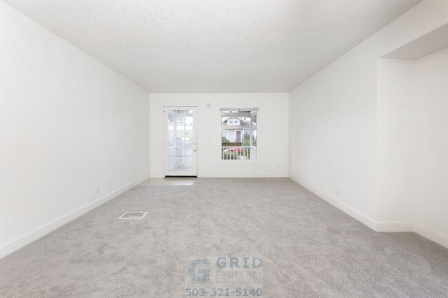 Foto del edificio - 2 Bedroom Craftsman Home Available - Southeast Portland!