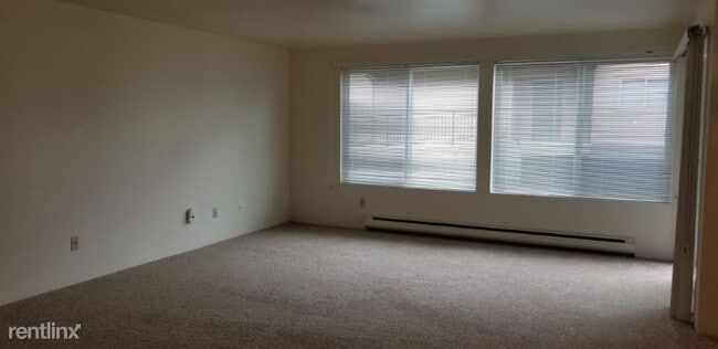 Building Photo - 3825 NE 155th Pl