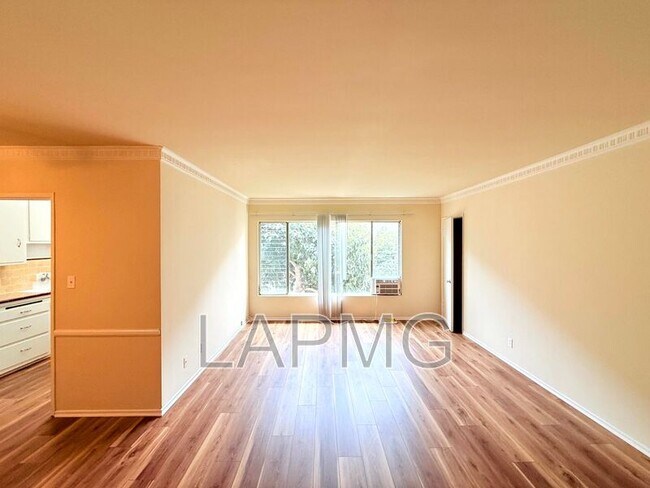 Foto del edificio - 356 Hayworth Ave