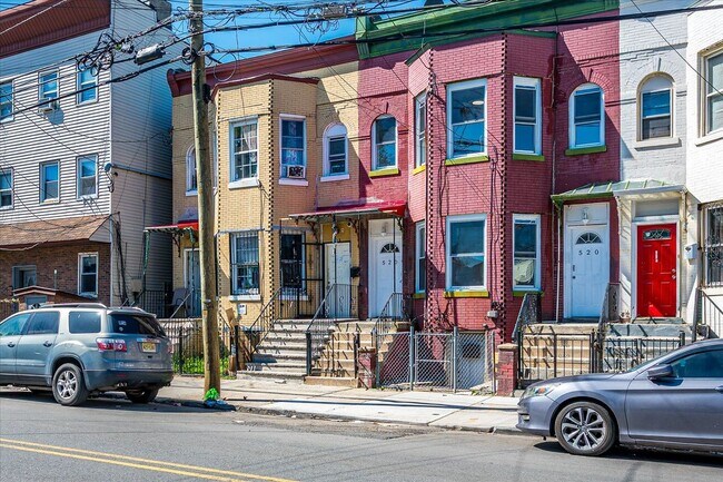 Building Photo - 520 E Jersey St