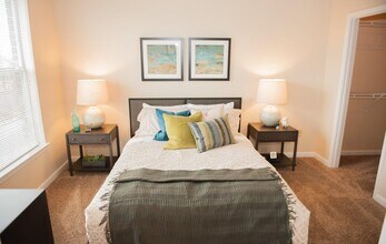 Building Photo - Waterford Place Apartment Homes