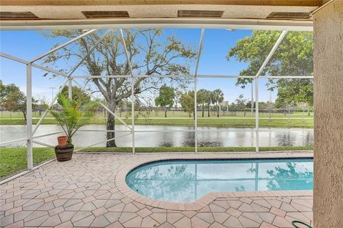 Building Photo - 4011 Banyan Trails Dr