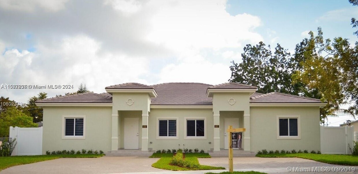 Primary Photo - 1517 SW 65th Pl