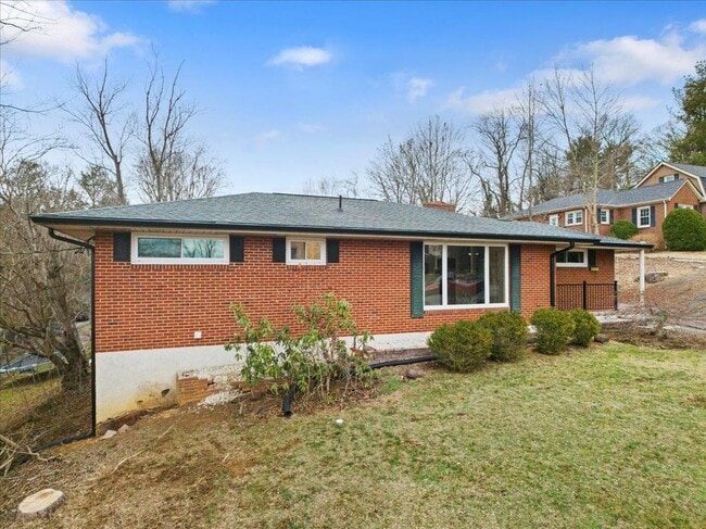 Building Photo - 100 9th Ave