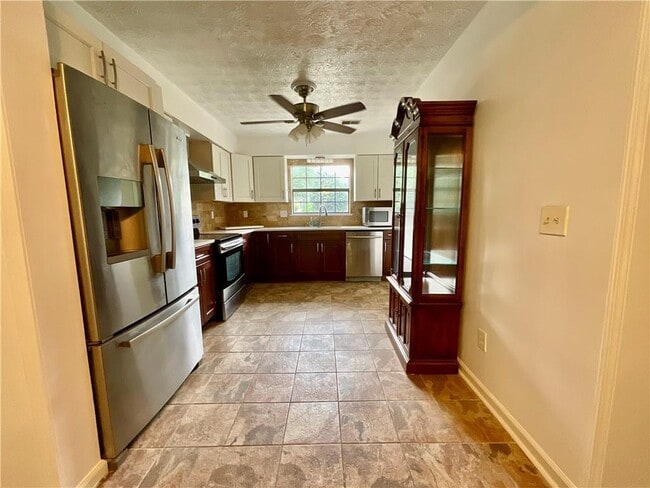 Building Photo - 5073 Village Green Way