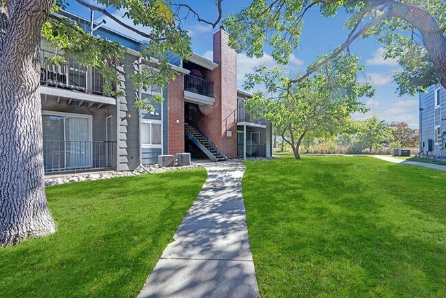 Building Photo - Summit Riverside Apartments