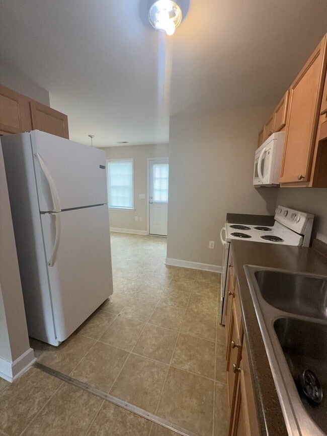 Building Photo - Charming 2 Bedroom Townhouse-643 Fowler Manning Rd. #19