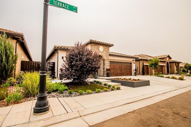 Foto del edificio - 6137 E Terrace Ave