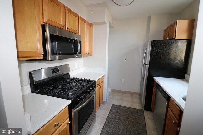 Foto del edificio - 7111 Woodmont Ave
